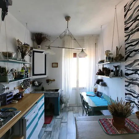 شقة Your Seaside Flat *